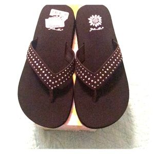 New in Box Yellow Box Brown Leith Flip Flops